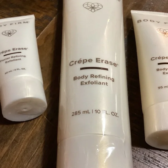 Body Firm Crêpe Eraser Exfoliant Set - White
